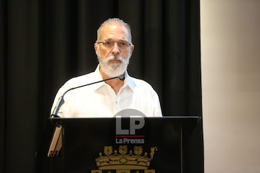 Operan al alcalde José Luis Fábrega en un hospital de la capital