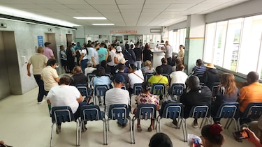 Ministro de Salud asegura que seguirá la atención médica pese al paro y dijo ‘el que no trabaja no cobra’