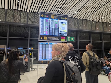 Cómo el terremoto trastocó las conexiones internacionales de la aviación