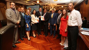 Presidente recibe plan Visión de Estado Panamá 2030