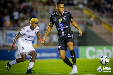 Se confirma lo peor: Ismael Díaz se vuelve a lesionar la rodilla y estará fuera por 9 meses