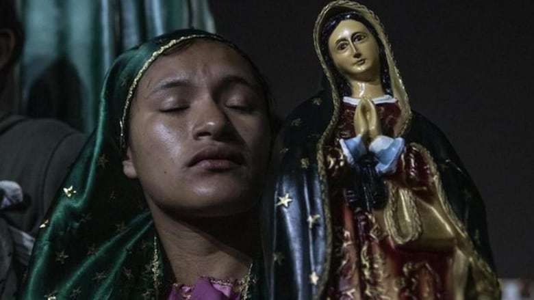 La aparición en 1531 que dio origen a la veneración de la Virgen de Guadalupe y que se celebra este viernes en México