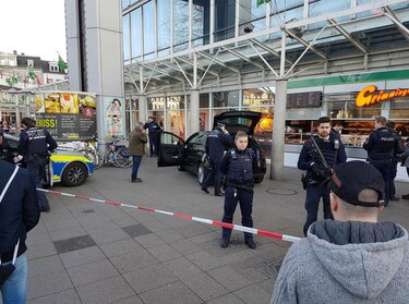 Un auto arremete contra peatones en Alemania y provoca tres heridos