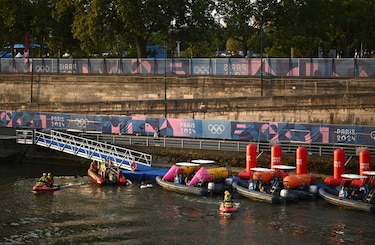 La prueba de triatlón es aplazada para mañana por la mala calidad del agua del río Sena