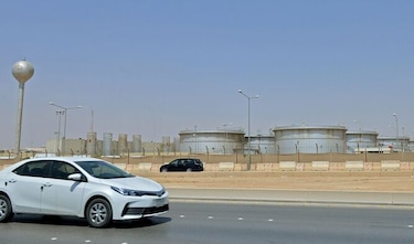 Precio del petróleo sube más de 10% tras ataque a plantas sauditas