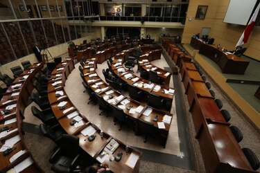 Diputados opositores cuestionan la inoperancia del pleno