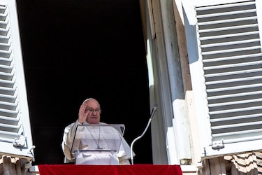 El papa Francisco pide decisiones valientes para proteger el medio ambiente ante fenómenos extremos