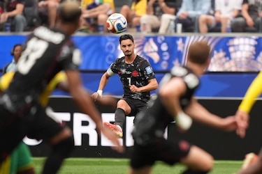 Stephen Eustaquio clasifica a Canadá en el minuto 93