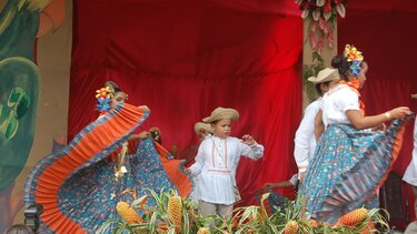 Antoneros despidieron con alegría al torito guapo