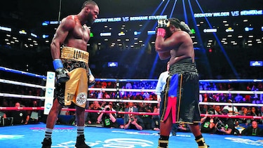 Deontay Wilder retiene título