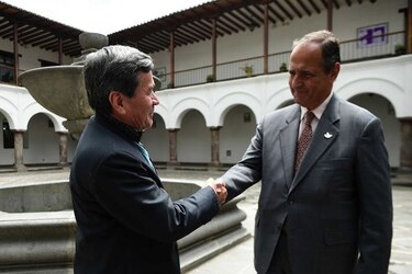 Negociadores de paz colombianos se reúnen con la Iglesia católica