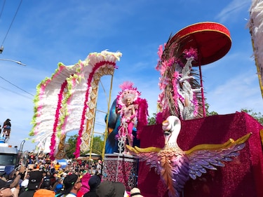 Carnavales 2026: el topón de La Villa de Los Santos deslumbra con lujo, color y rivalidad