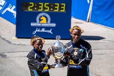 Kenianos Chebet y Jepchirchir dominan en el Maratón de Boston