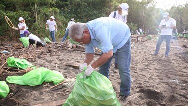 Blandón inicia cierre de campaña con un día de 'buenas acciones'