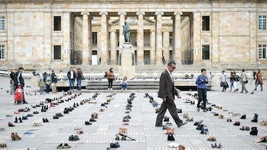 Protesta en ‘los zapatos’ de un migrante