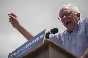 Bernie Sanders critica plan de rescate a Puerto Rico