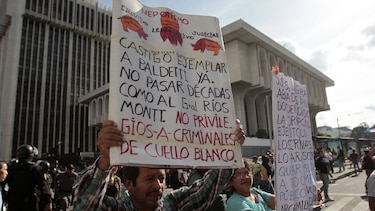 Campesinos bloquean carreteras en protesta