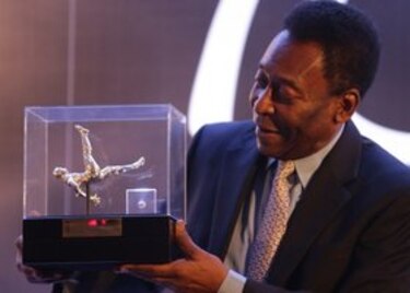 Pelé lanza una colección de diamantes realizados a partir de su cabello