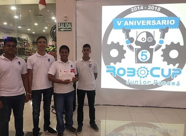 Estudiantes panameños parten rumbo a Sídney para participar en Torneo Mundial de Robocup