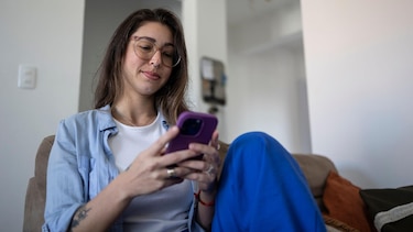 Cómo funciona la nueva herramienta de WhatsApp para resumir conversaciones con IA