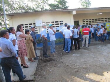 En Bocas del Toro avanza la votación; usuarios se quejan por falta de taxis
