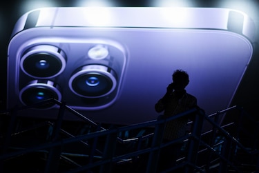 Imponen millonaria multa a Apple en Brasil por vender celulares sin cargador