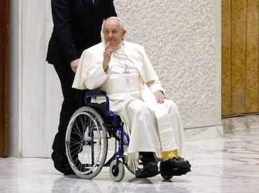El papa Francisco sigue estable y sin fiebre mientras continúa recibiendo el nuevo tratamiento