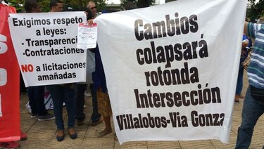 Vecinos de Villalobos protestan frente a la Contraloría