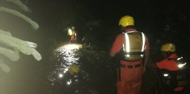 Un muerto y cinco personas rescatadas tras crecida de río en Veraguas