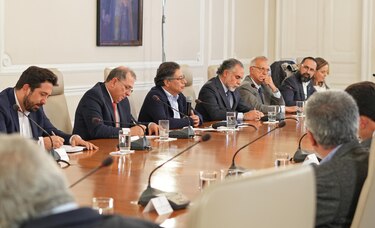 Un caótico consejo de ministros televisado refleja las fracturas del Gobierno de Gustavo Petro