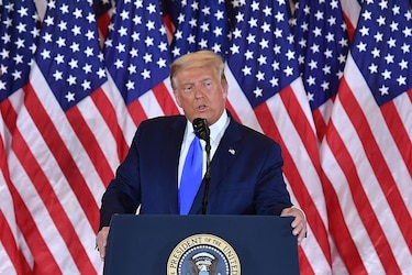 Donald Trump afirma que ganó la elección y denuncia un ‘fraude’ electoral