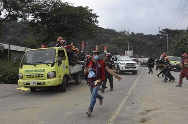 Erupción deja 75 muertos y casi 200 desaparecidos en Guatemala