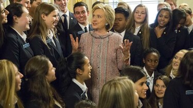 En un golpe a Trump, Clinton promete actuar en inmigración