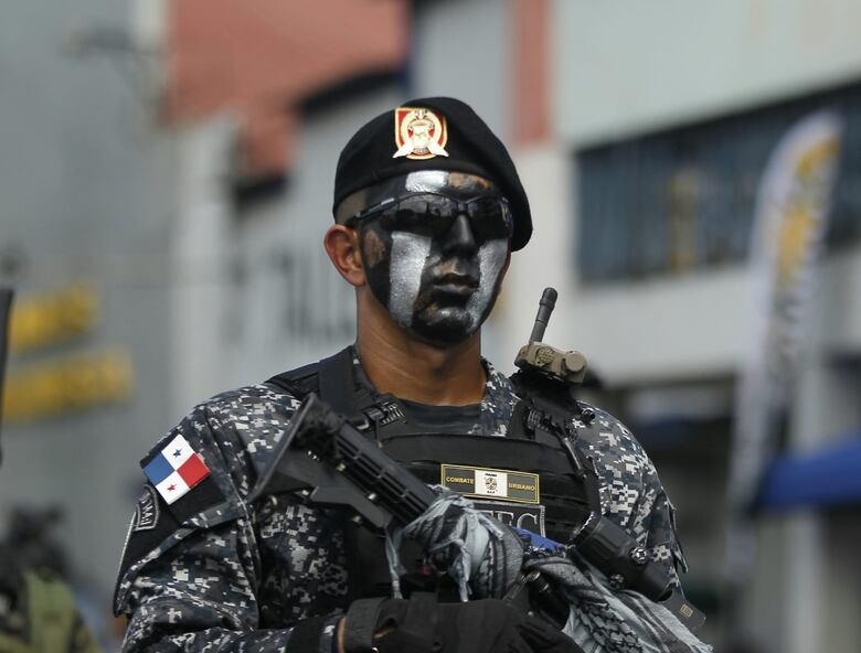 Desfiles del 5 de noviembre en Colón se desarrollan según lo programado