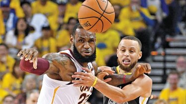 Curry comanda a Warriors, toman ventaja