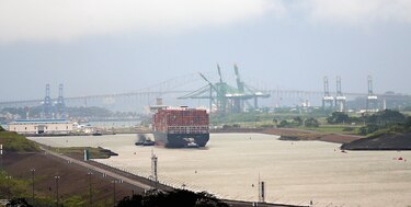 Canal de Panamá experimenta reajuste en sus  ingresos
