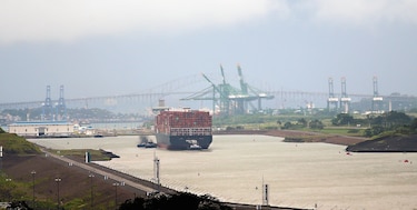 Canal de Panamá experimenta reajuste en sus ingresos