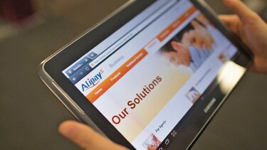 Consumidores luchan por frenar desaceleración