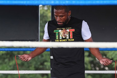 Floyd Mayweather no descarta enfrentarse en el futuro a Julio César Chávez