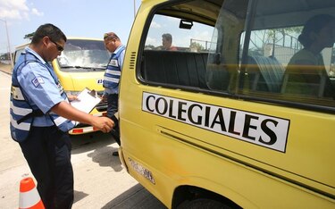Buses colegiales podrán prestar el servicio de venta de verduras, acarreo y transporte privado