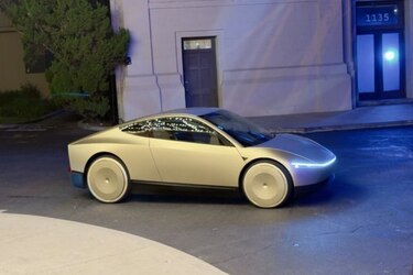 Elon Musk asegura que Tesla empezará a producir el taxi autónomo Cybercab en 2026