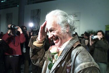 Homenaje a Nicanor Parra en apertura de Feria Internacional del Libro de Santiago