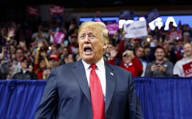Fox News, NBC y Facebook retiran publicidad de Trump sobre inmigrantes latinos