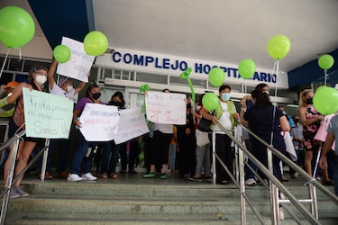 Pacientes protestan para exigir un eficiente programa de trasplante de hígado y riñón