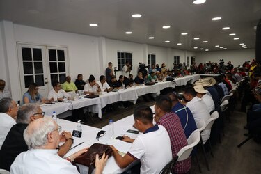 Gremios y Ejecutivo empiezan a discutir el punto sobre la rebaja y el abastecimiento de medicamentos en la CSS y el Minsa
