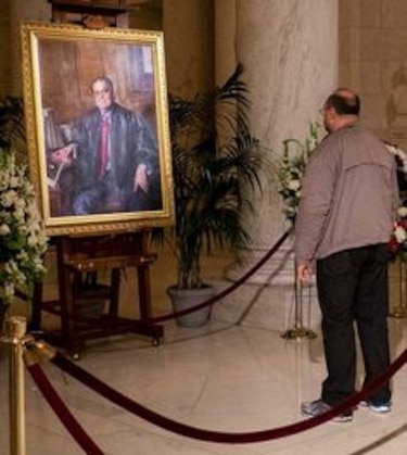 EU rinde homenaje a fallecido magistrado Scalia