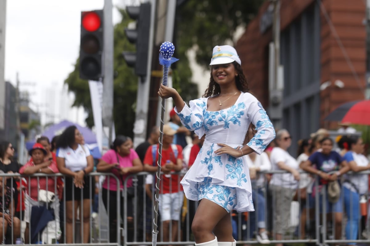 Así transcurren los coloridos desfiles por el día de los Símbolos Patrios