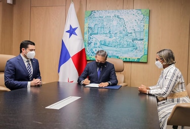 Cortizo firma decreto ejecutivo que reglamenta compra de medicamentos por desabastecimiento crítico