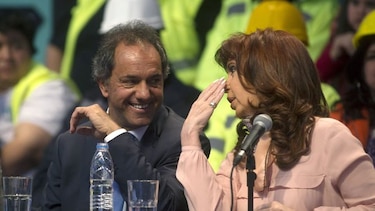 Opositor Macri aumenta  ventaja sobre oficialista Scioli para balotaje en Argentina