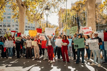 Las protestas contra el contrato minero rompen fronteras